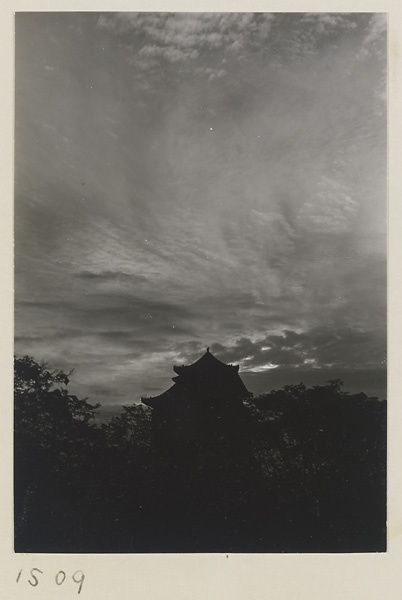 Zhengyangmen (正阳门) / Qianmen (前门) at dusk/dawn, Beijing