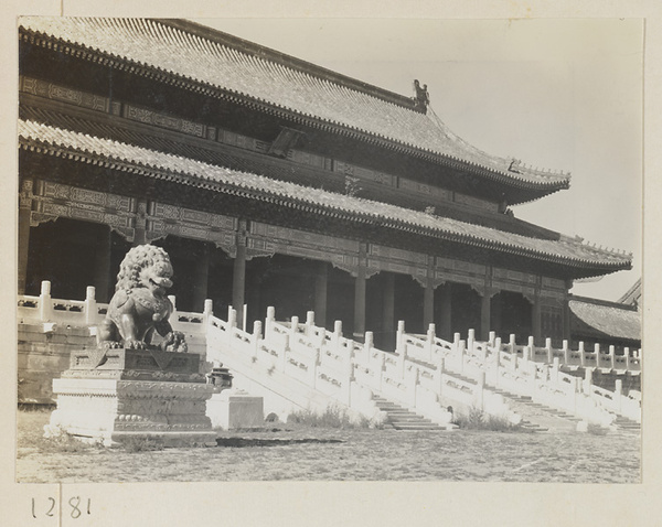 Detail of south facade of Tai he men with bronze lion