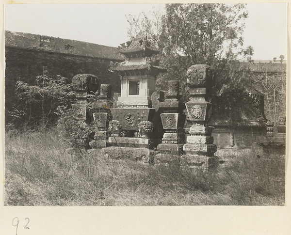 Carved stone ritual objects and sacrificial burner at Gang Tie miao