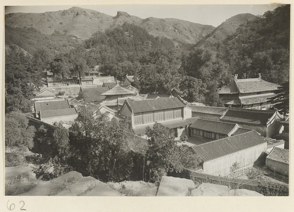 Temple buildings at Tan zhe si