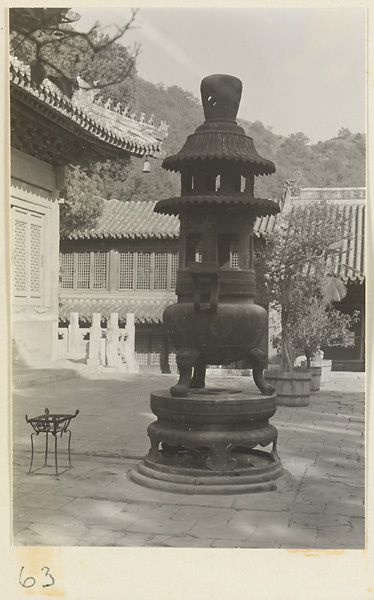 Incense burner at Tan zhe si