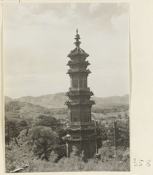 Duo bao liu li ta on Back Hill at Yihe Yuan