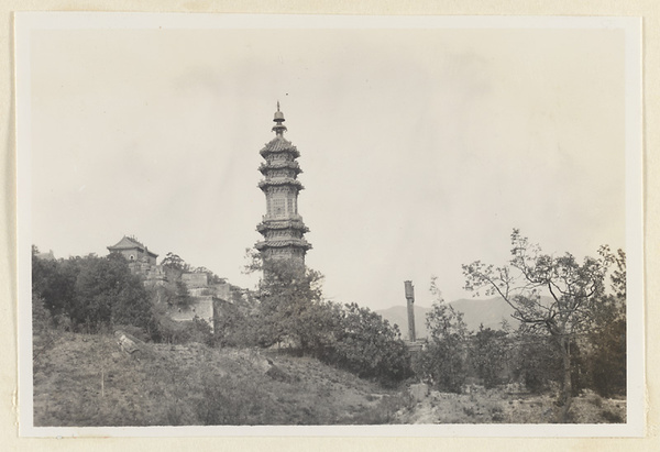 Duo bao liu li ta on Back Hill at Yihe Yuan