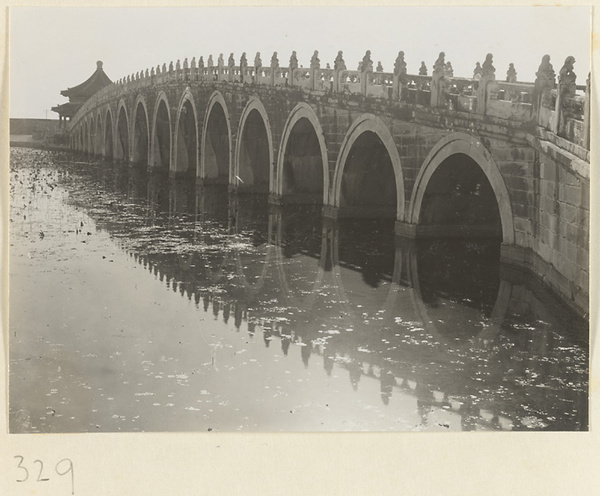 Shiqikong Qiao and Kunming Lake