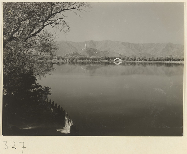 Kunming Lake, Yudai Qiao, and Yu feng ta on Yuquan Hill