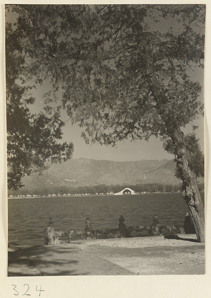 Kunming Lake, Yudai Qiao on West Dike, and Yuquan Hill