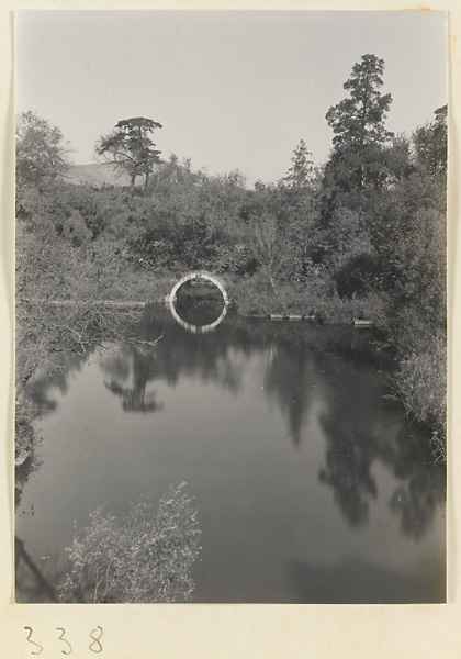 Single-arch bridge at Yihe Yuan