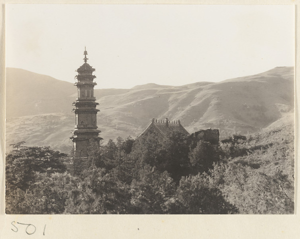 Duo bao liu li ta and temple building on Back Hill at Yihe Yuan