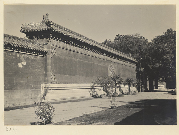 Wall with glazed-tile relief panel at Wan shan dian