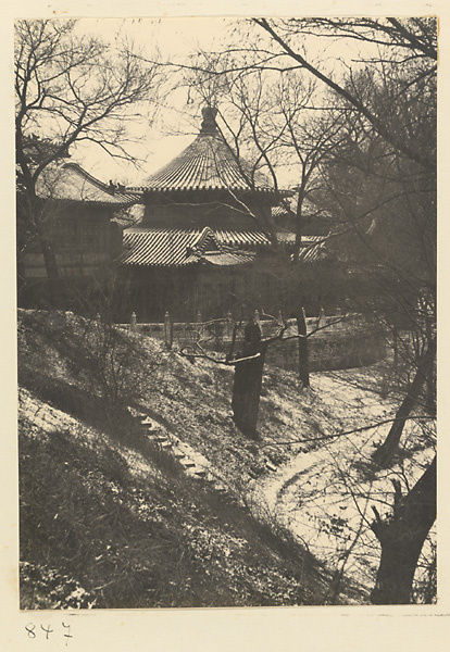 Qian sheng dian with snow