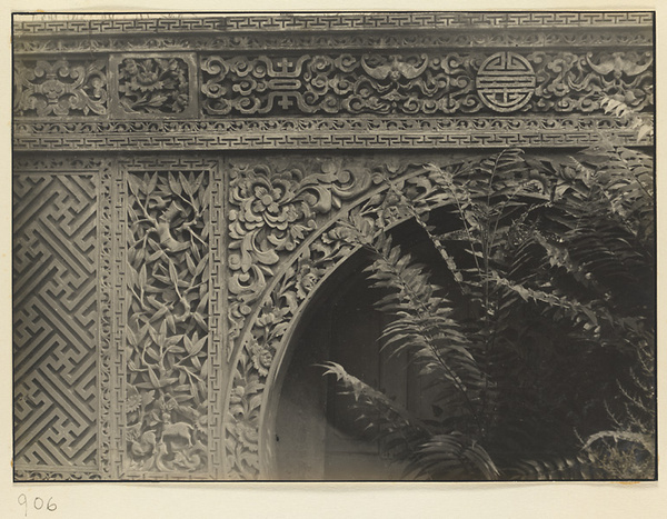 Detail of wall with relief work and moon gate at Nanhai Gong Yuan