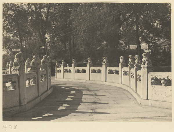 Curved walkway and marble balustrades with lion finials at Nanhai Gong Yuan