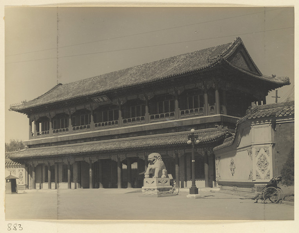 South facade of Xin hua men with a stone lion at Nanhai Gong Yuan