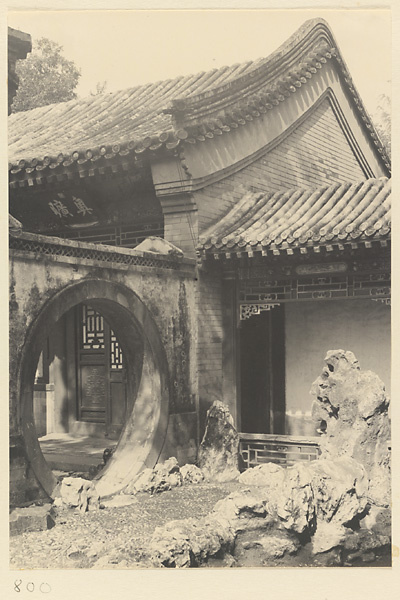 Moon gate and rock garden in Beihai Gong Yuan