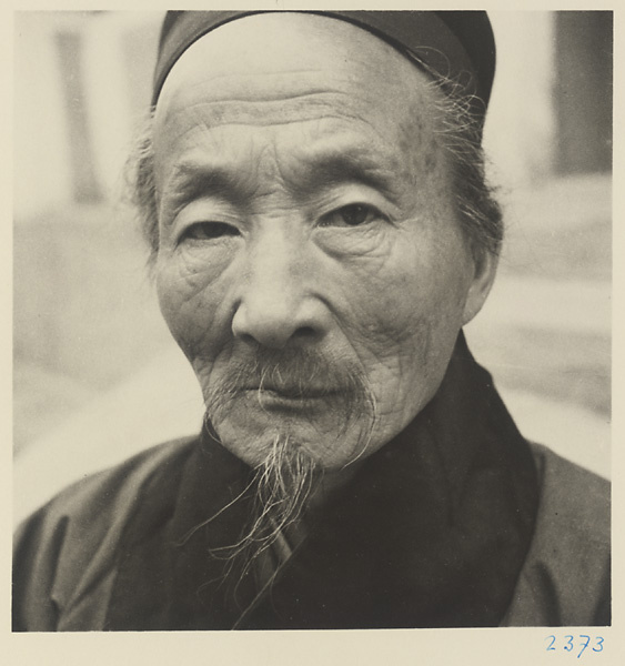 Daoist priest at Bai yun guan