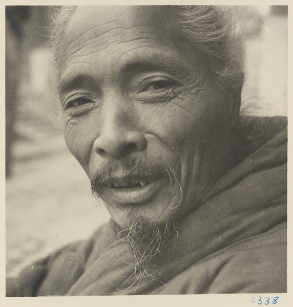 Daoist priest at Bai yun guan