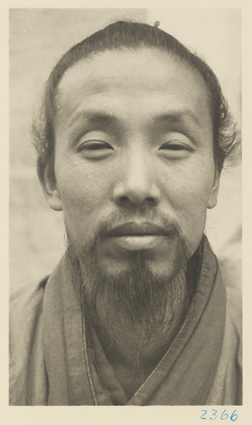 Daoist priest at Bai yun guan