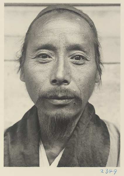 Daoist priest at Bai yun guan