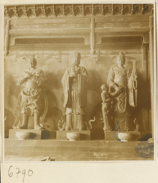 Interior view of Da jue si showing four shrine figures