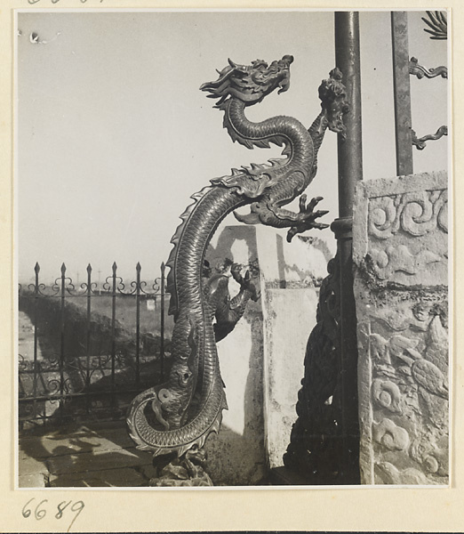 Astronomical instruments at Guan xiang tai