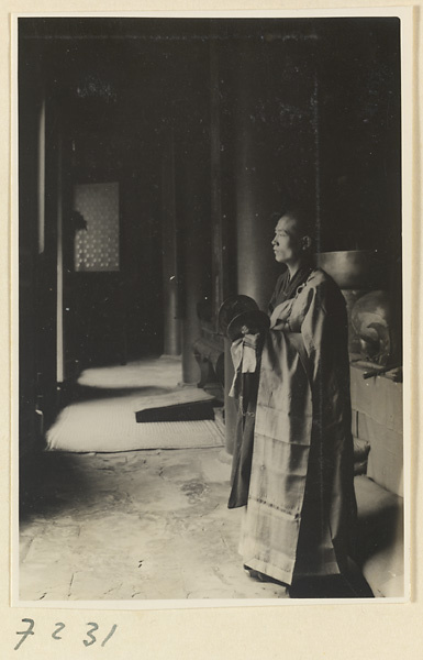 Monk playing the cymbals at Jie tai si