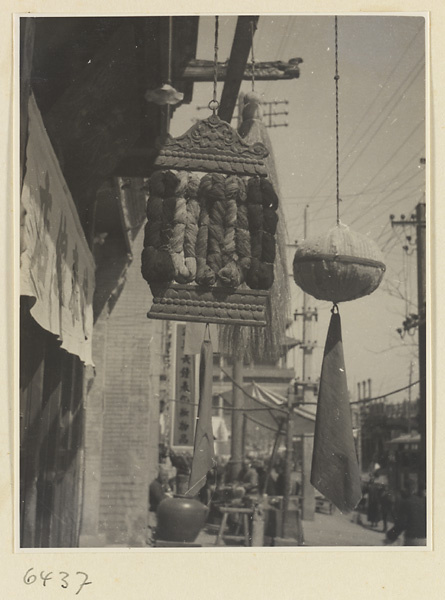 Shop signs for shops that sell wool (left) and cotton (right)