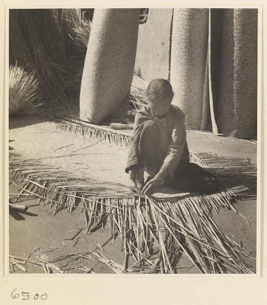 Woman weaving a mat at a mat-making shop