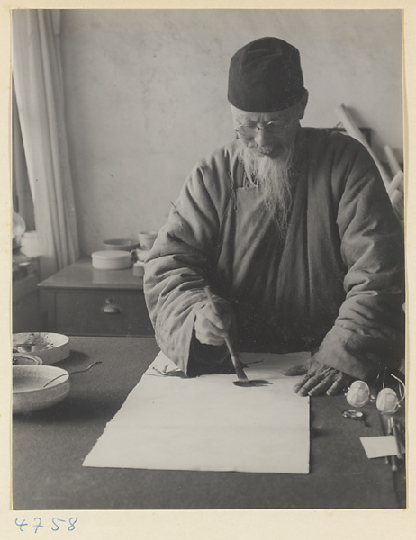 Artist Qi Baishi painting