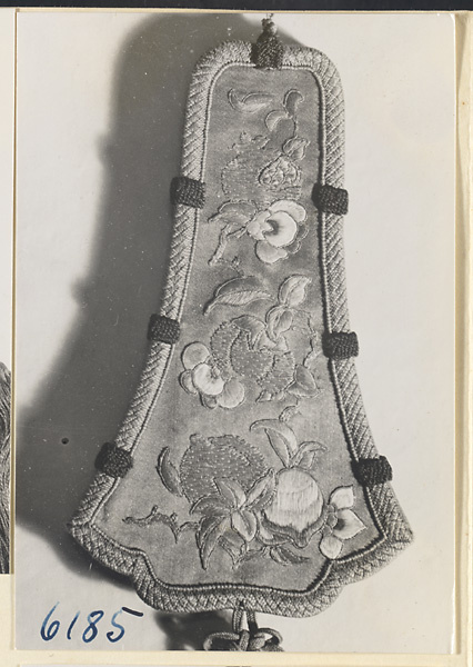 Bag embroidered with floral motifs