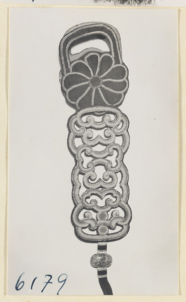 Pipe bag with embroidery
