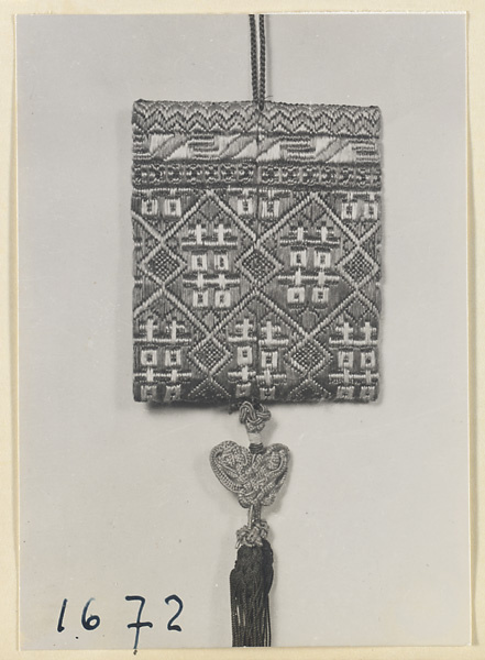 Bag embroidered with geometric designs
