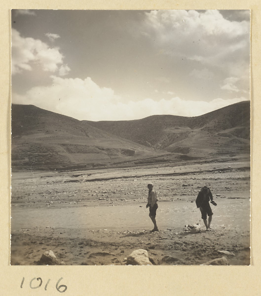 Men by a river near the Yun'gang Caves