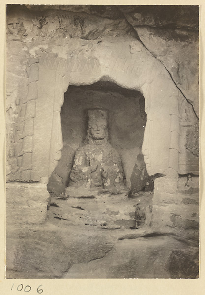 Detail of Wuzhou Cliff at Yun'gang showing a niche with a Buddhist statue near Cave 30