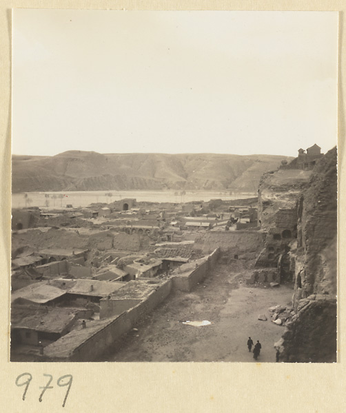 View of buildings below the Yun'gang Caves