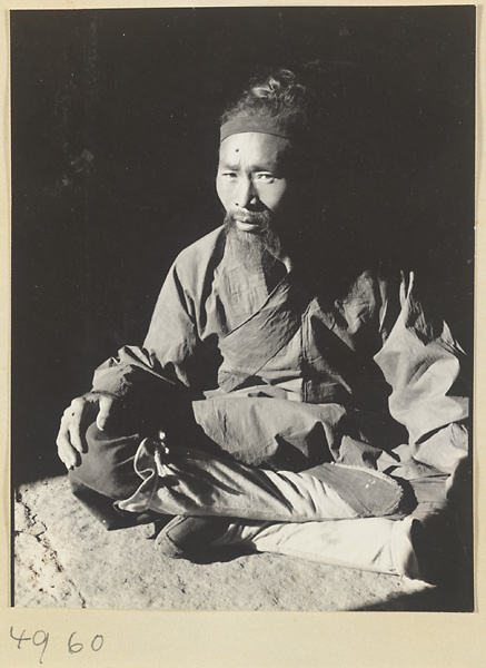 Daoist priest wearing formal dress and cloth boots on Hua Mountain