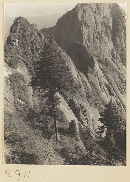 North Peak Ridge with Daoist monastery buildings on Hua Mountain and Yellow River in background