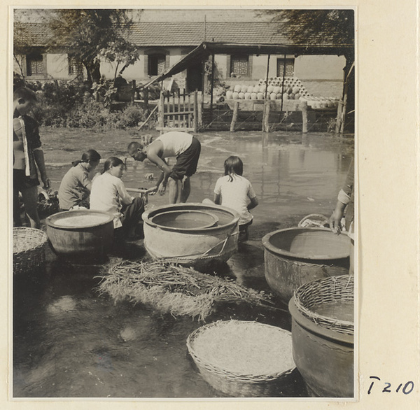 Village women washing clothes in the river at Ji'nan