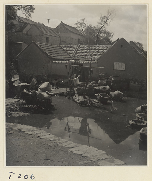 Village women washing clothes in the river at Ji'nan