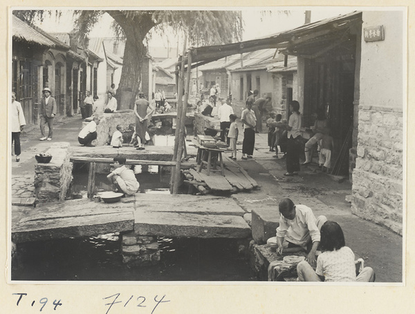 Villagers on bridges over the river and streets bordering the river that runs through Ji'nan