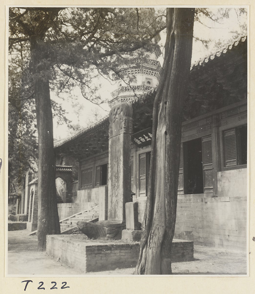 Stone stela in front of temple building at Ling yan si