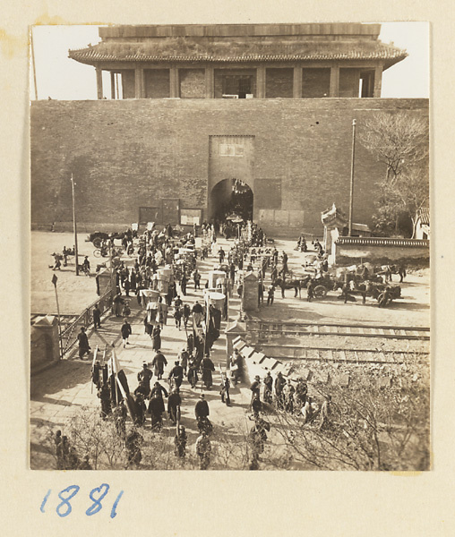 Funeral procession passing through Chaoyangmen (朝阳门), Beijing