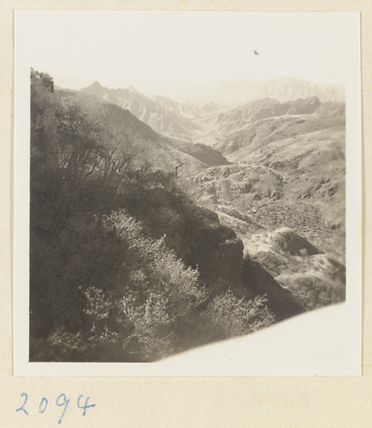 Mountain landscape on the pilgrimage route up Miaofeng Mountain