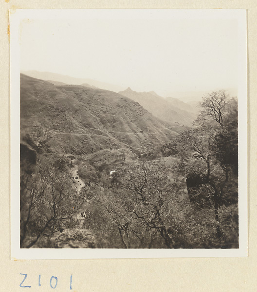 Mountain landscape on the pilgrimage route up Miaofeng Mountain