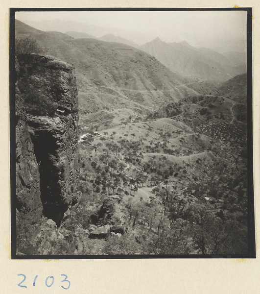 Mountain landscape on the pilgrimage route up Miaofeng Mountain