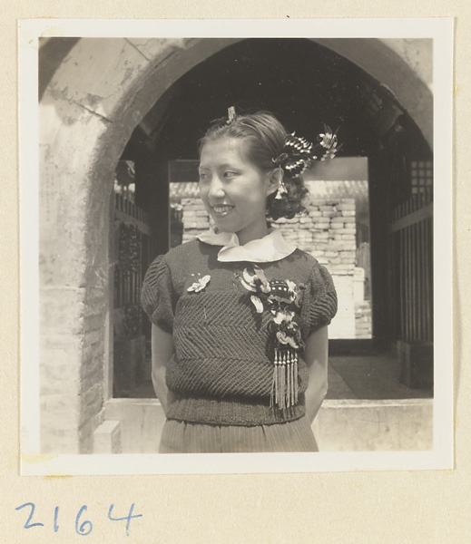 Girl pilgrim wearing chenille souvenirs on Miaofeng Mountain