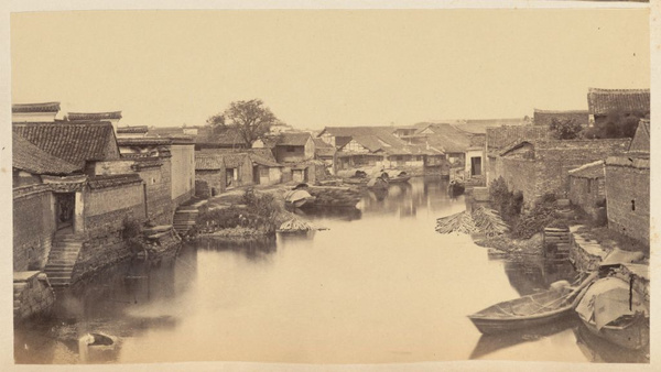 Canal inside the city of Ningpo