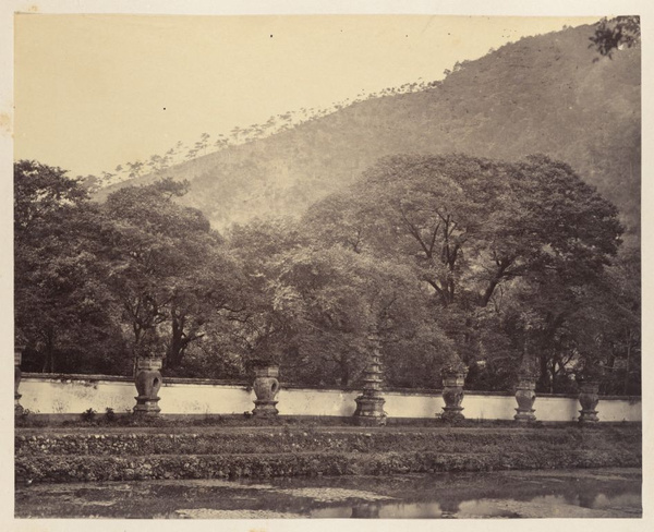 Burial urns and the pool, Tiantong Temple (Heavenly Child Temple, 天童寺), Ningbo