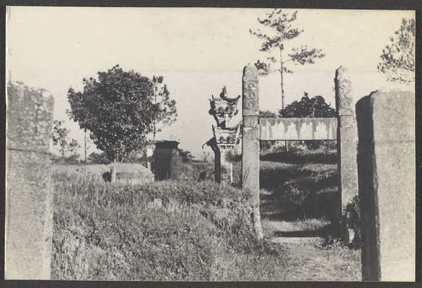 Outside Nanking. Grave of Lieo Kai-lien, Moslem writer of Manchu dynasty. Approach.