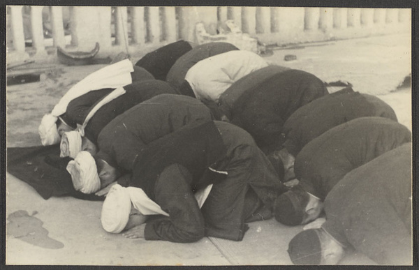 Play acting at the Honan Mosque, Hankow.  On roof of mosque.