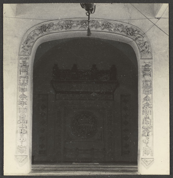 Kalgan. The mihrab of a new mosque